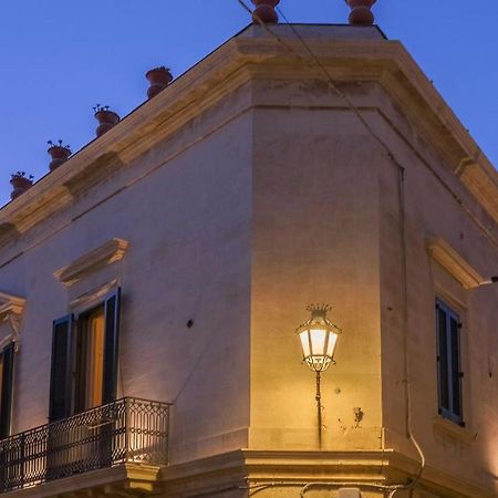 Appartement Palazzo Acquaviva - Il Giardino Sospeso à Lecce Extérieur photo