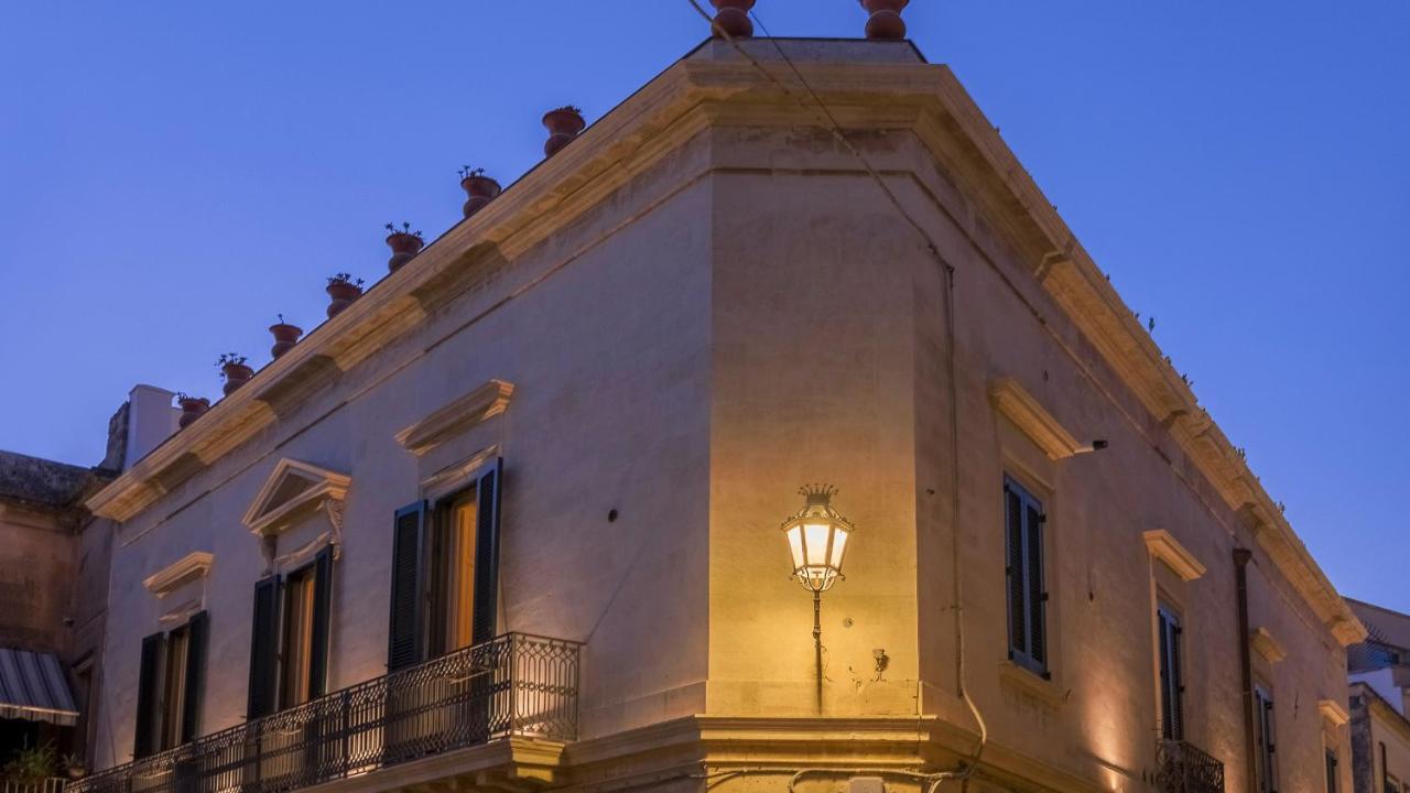 Appartement Palazzo Acquaviva - Il Giardino Sospeso à Lecce Extérieur photo
